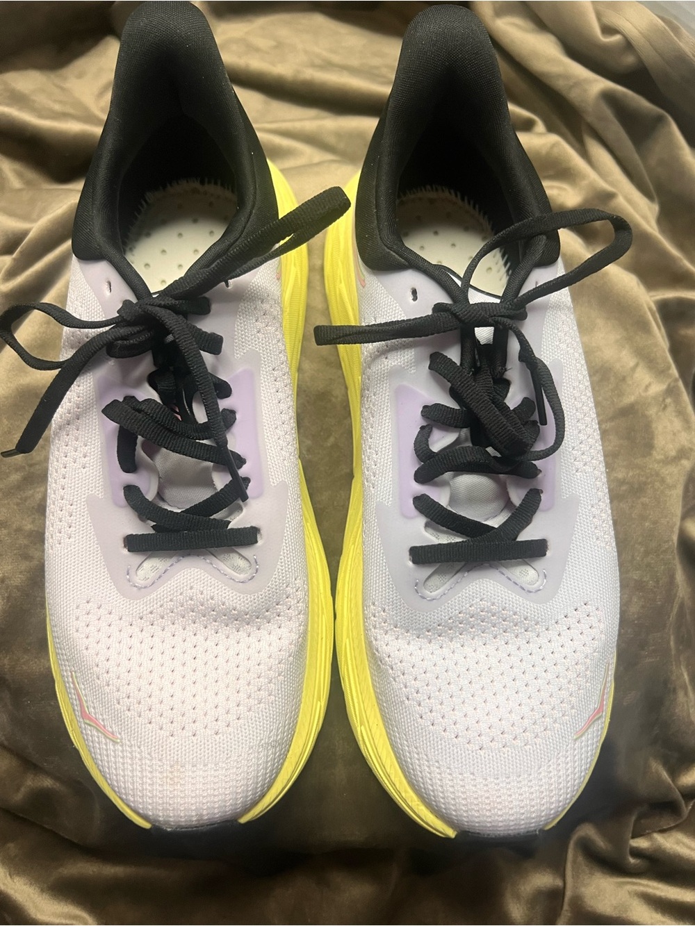 Hoka Arahi Women's lilac and Yellow  Running Shoes almost new cond 9B